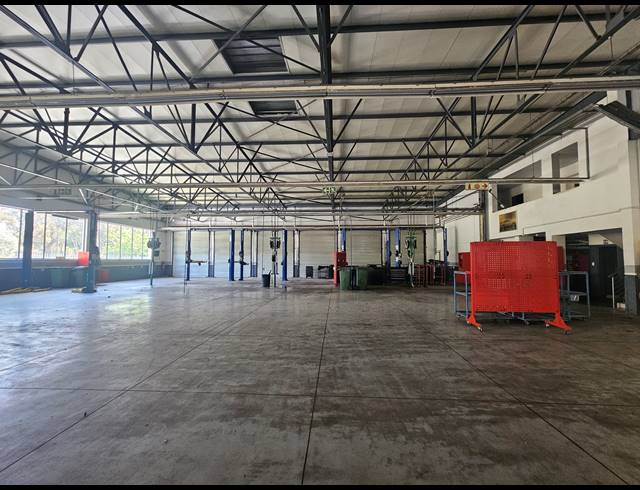 4,695M² SHOWROOM TO LET IN BRUMA